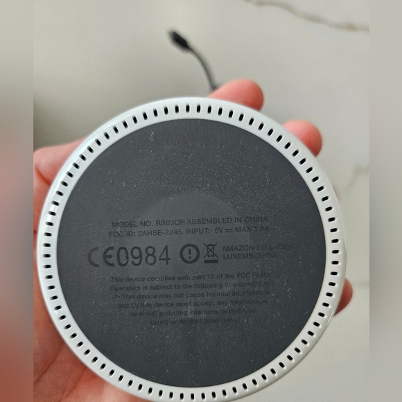 Amazon Echo Dot (2nd Generation) Smart Speaker  RS03QR W/ Cover - Picture 6 of 10